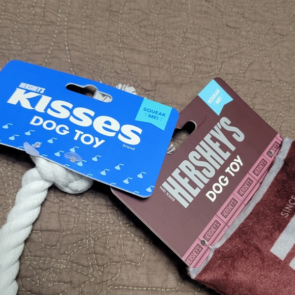 Set of 2 Hershey's Chocolate squeaky crinkle toys, Hershey Kiss and Candy Bar - Picture 7 of 10